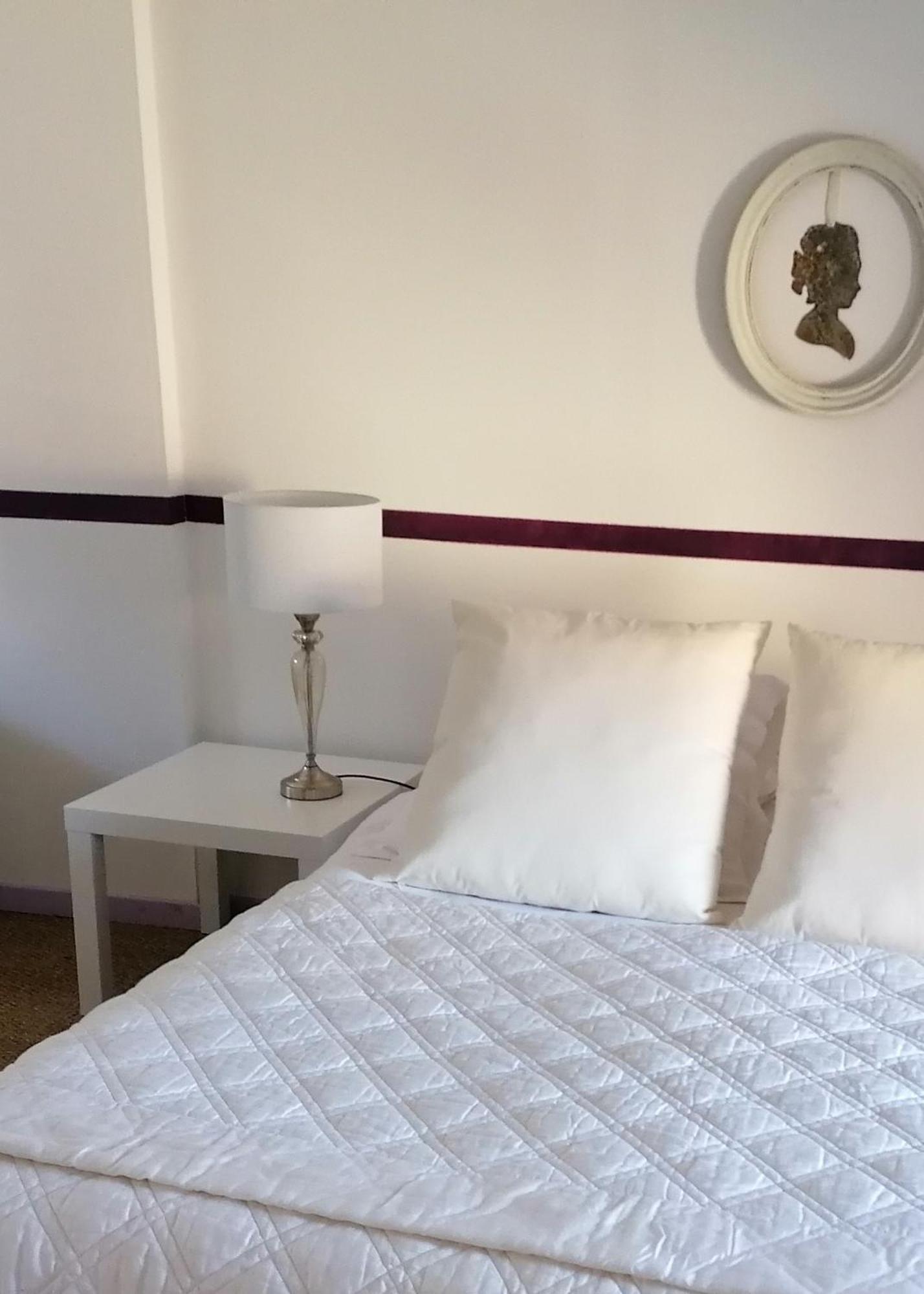 La Malposte Bed and Breakfast Reviers Eksteriør billede