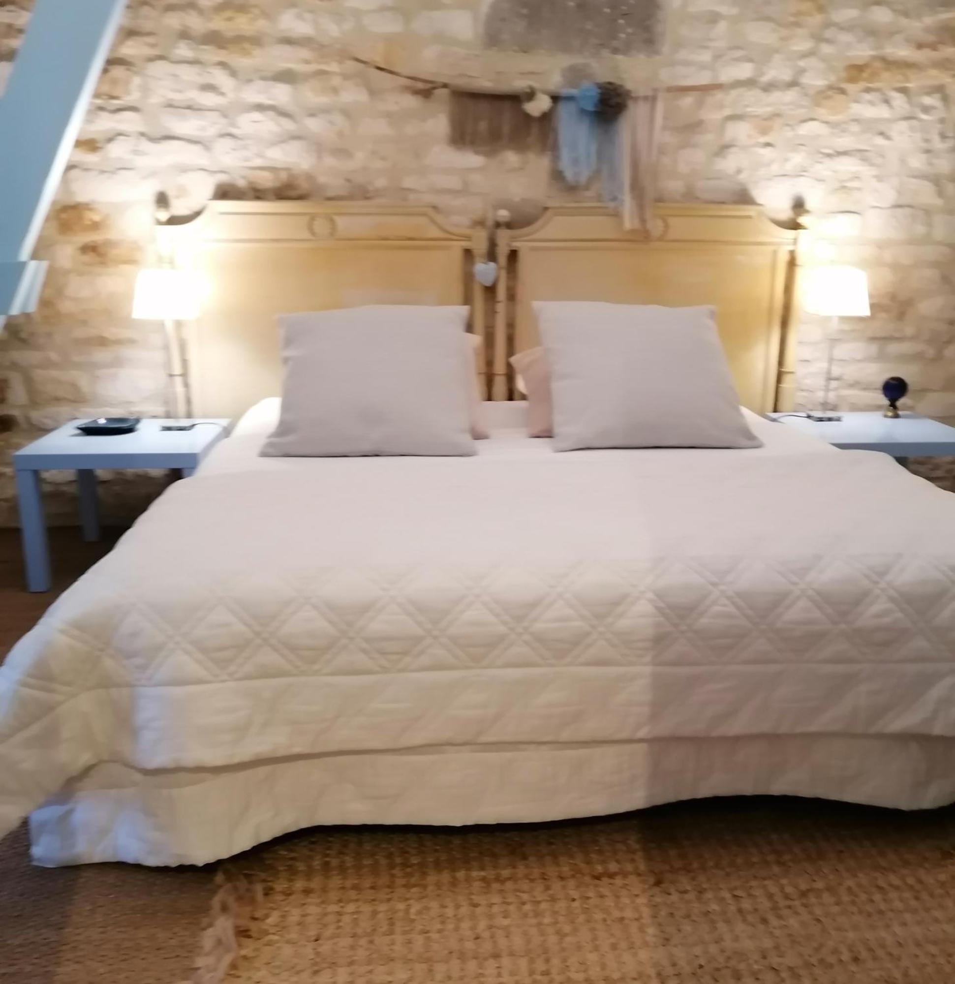 La Malposte Bed and Breakfast Reviers Eksteriør billede
